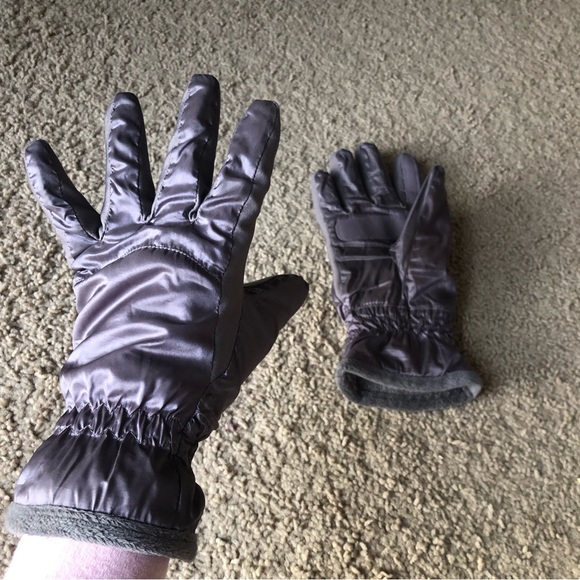 Isotoner Womens' Lined Touchscreen Gloves - Picture 5 of 9